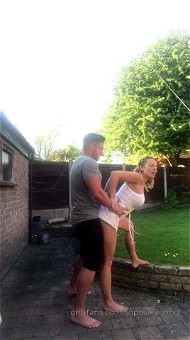 ajx outside husband and wife Vidéo Porno - SpankBang