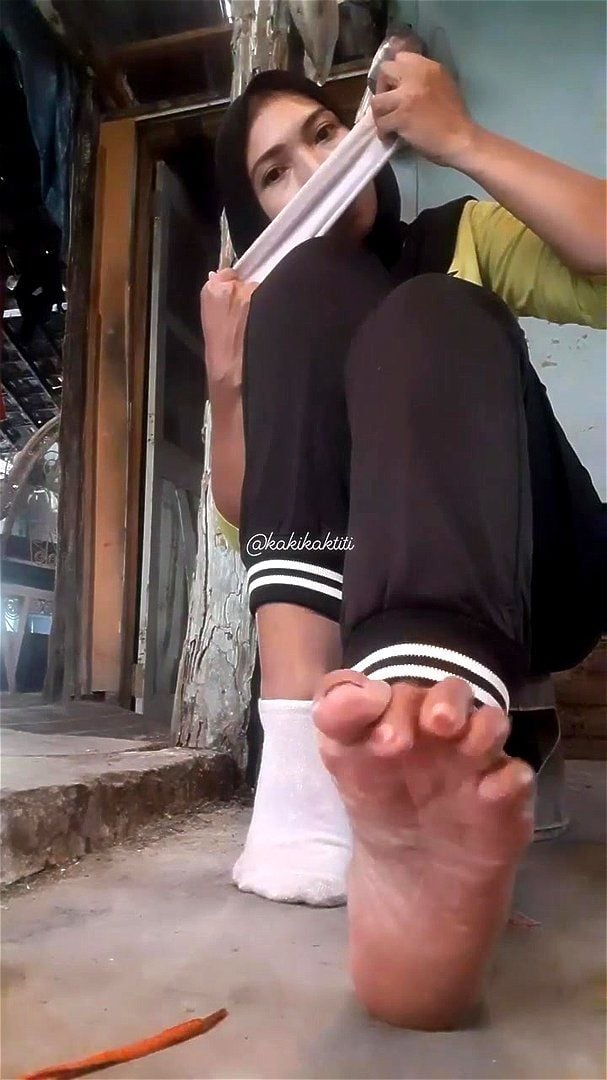 Arab Hijab Showing Sexy Feet - Watch Kakikaktiti feet 2 - Feet, Hijab, Foot Fetish Porn - SpankBang