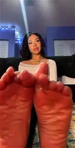 feet 2 thumbnail