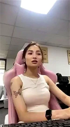 Anyone know the name of this asian camgirl?