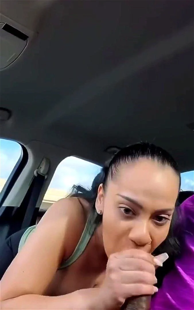 Sexy Latina car head