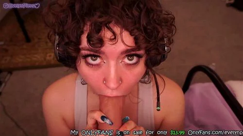 Gamer Girl Gives Eye Contact BJ