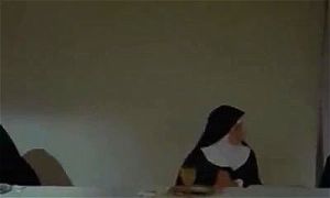 Nuns anteprima