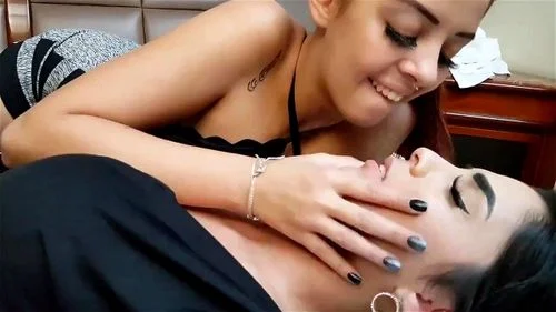 BEST BRAZILIAN LESBIAN KISSING VIDEO 3  thumbnail