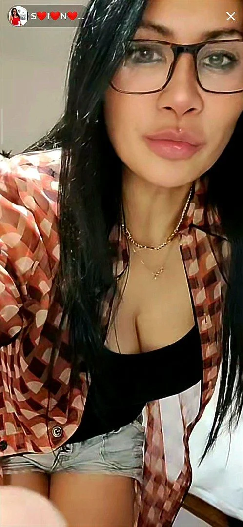 @singlevee8672 Sexy Asian Mommy on TikTok Live