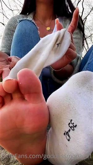 Feet ignoring thumbnail