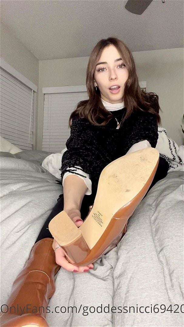Goddess Nicci this christmas party made my feet stink soooo bad don t you wish you were here to smell 4K Goddess Nicci this christmas party made my feet stink soooo bad don t you wish you were here to smell 4K