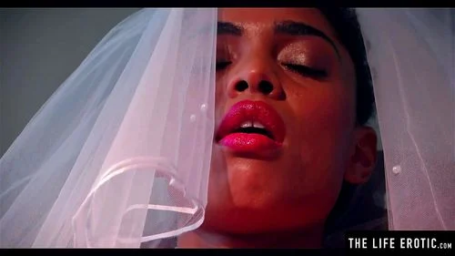 Ebony Brides Porn - Watch Ebony bride wears her veil while she fucks herself with a bottle -  Mom, Milf, Black Porn - SpankBang
