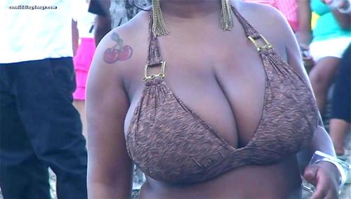 Bbw Big Tits Public - Watch Huge boobs street - Bbw Negra, Bbw, Public Porn - SpankBang