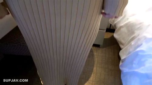 Esposa com seios enormes de copo H. O restaurante francês gerido pelo marido fechou devido ao COVID. Para pagar dívidas, a esposa se despe e se masturba em público, com brinquedos que destroem sua racionalidade. Vídeo pornô - SpankBang