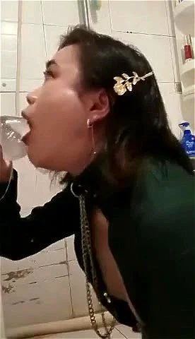 Facefuck dildo training thumbnail