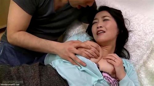 Minako Kirishima: Genieße aufregende Szenen mit einer attraktiven erwachsenen Darstellerin in einem intimen und mutigen Erlebnis. Porno Video - SpankBang