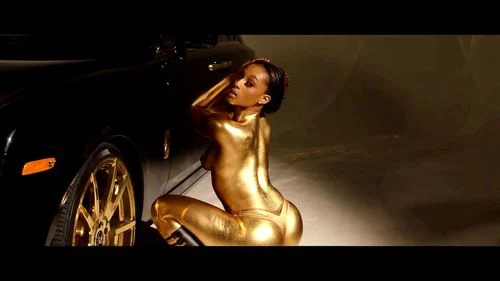 Mizz Twerksum in Music Video "Gold On Em"