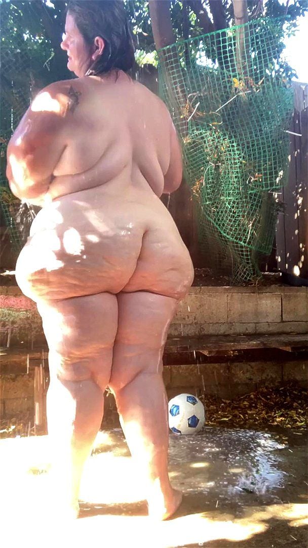 SSBBW Mega Ass In The Shower Outdoors