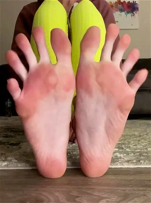 long toes thumbnail