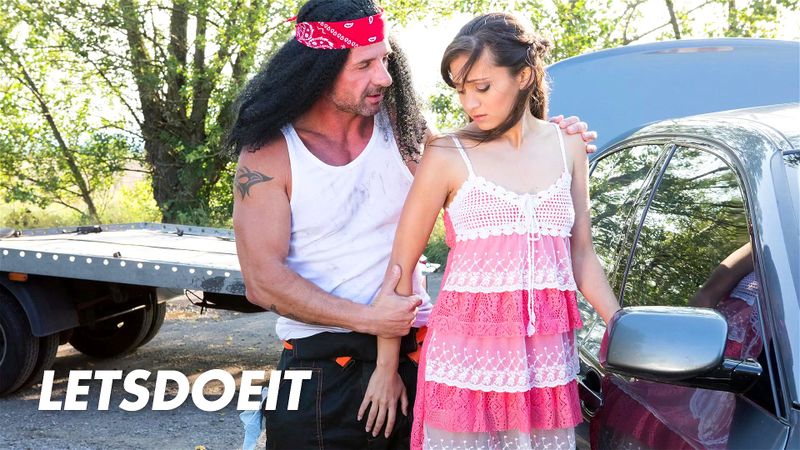 Brunette Euro Chick Shrima Malati Pounded Outside By Car Mechanic - LETSDOEIT