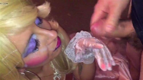 Cim porn video – Dolled up Arab milf sucking cock