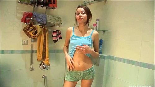 Bathroom Tease Vídeo pornô - SpankBang