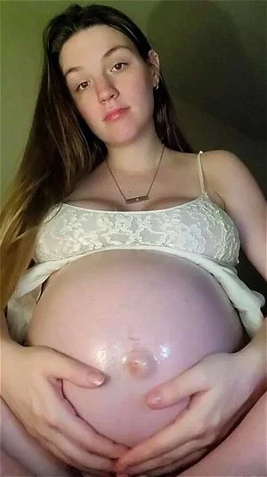 Preggo Queens <3  thumbnail