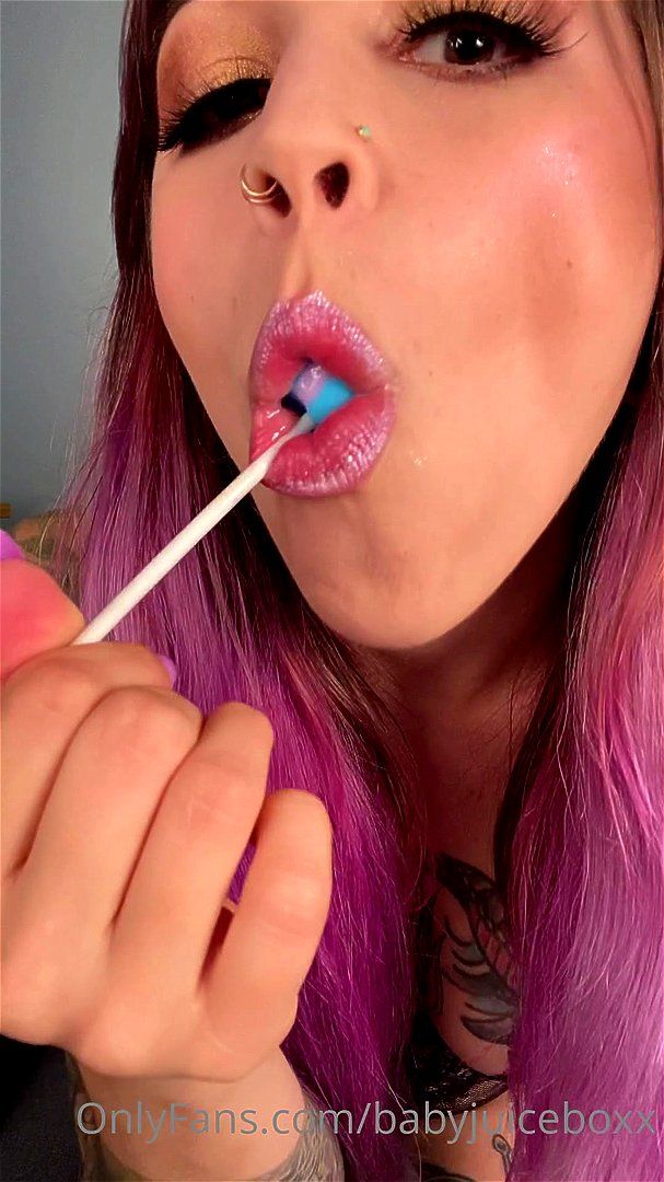 camwhore teases lips with lollipop