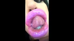 Huge fake bimbo lips  thumbnail