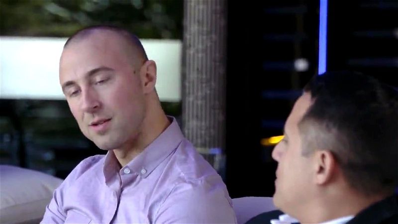 Чувак клево трахает худую девку в круглую попку в позе раком Чувак клево трахает худую девку в круглую попку в позе раком