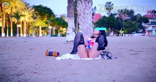 Masturbazione pubblica senza paura Video Porno - SpankBang