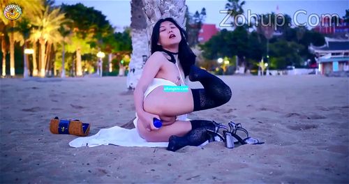 Masturbazione pubblica senza paura Video Porno - SpankBang