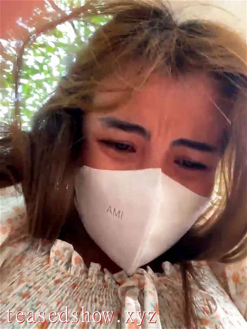 Vietnamese squirt in public garden ▶