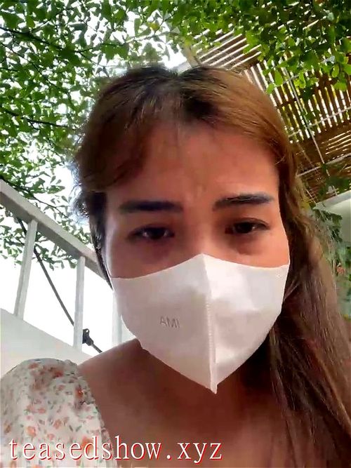 Vietnamese squirt in public garden ▶