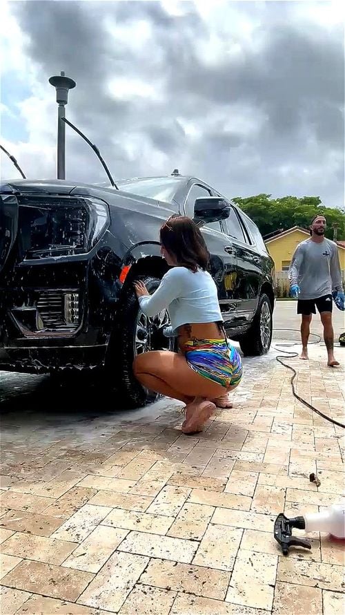 Kelsi Monroe seduces the car wash boy
