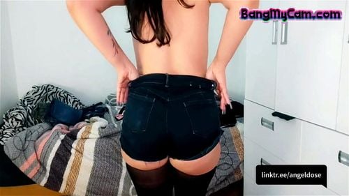 busty thick camgirl trying outfit for you