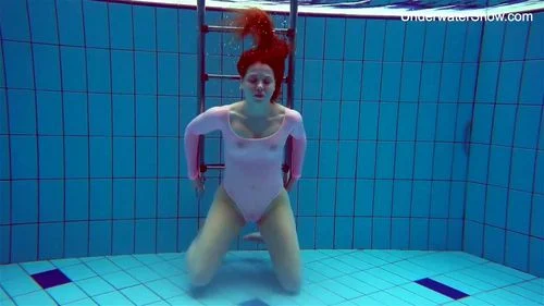 Simonna is hot and horny in the public swimming pool