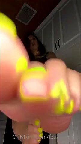 Fetish queen thumbnail