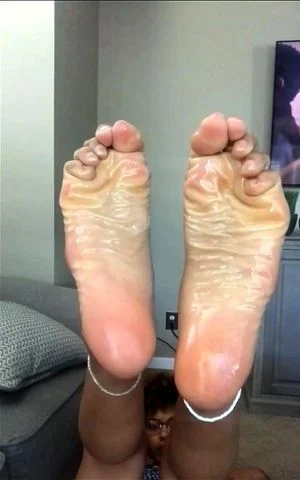 Ebony Girl Feet Scrunch