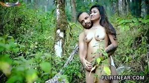 Hot Saali Ko Khet Dikhane Ke Bahane Chod Dia