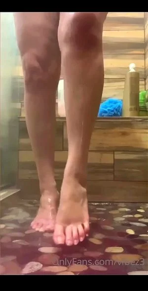 Natural toes in the shower