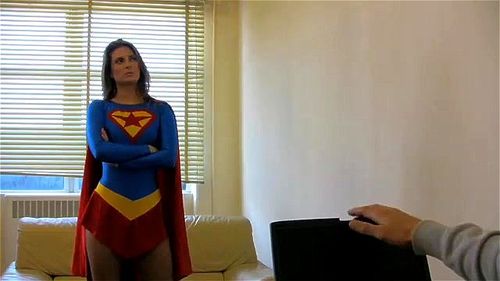 Superwoman intercepts a deal between a known gangster and a talented forger.