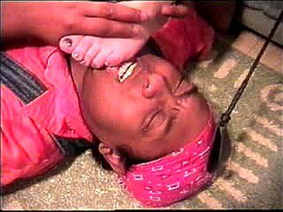 Foot domination エロ動画 - SpankBang