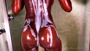 Oiled & Wet imej kecil