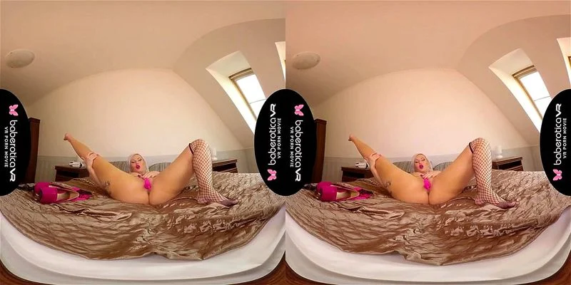 Solo milf, Jarushka Ross is gently masturbating, in 4K Solo milf, Jarushka Ross is gently masturbating, in 4K