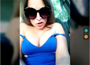Melnoface1 fisting pussy hand and show tits inside car
