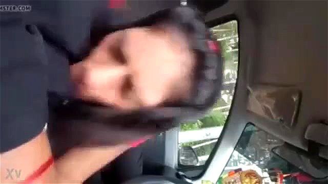 Pakistani girl sucks dick deep in car