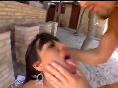 Beach Babe porn video – morena na praia