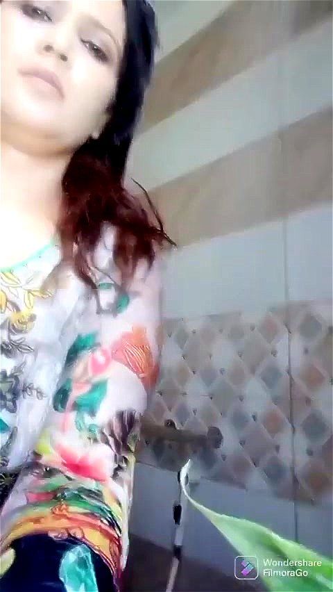 Desi Aunty Shower