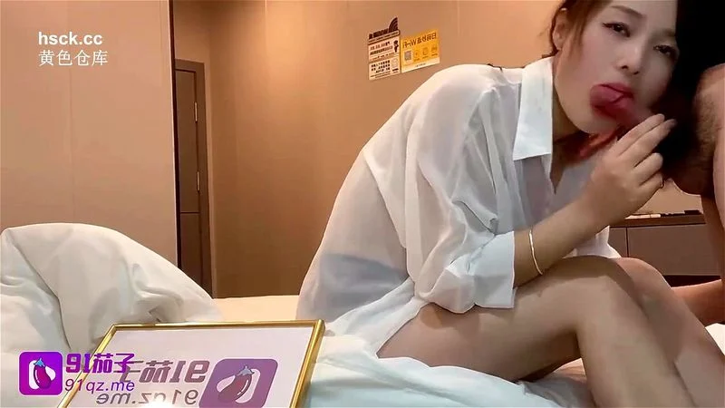饥渴人妻勾引处男同学 饥渴人妻勾引处男同学