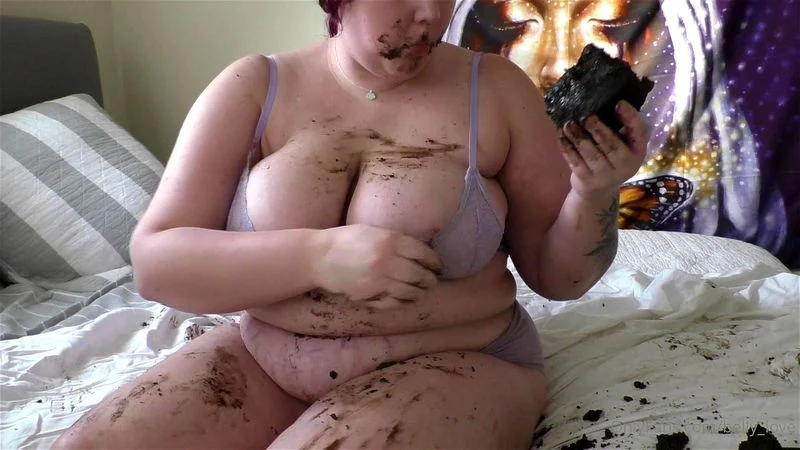 Messy cake pigout Messy cake pigout