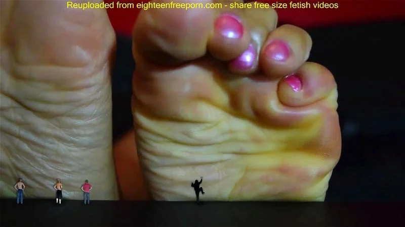 Giantess Ebony Feet