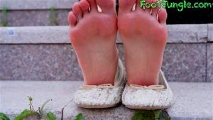 feet display thumbnail