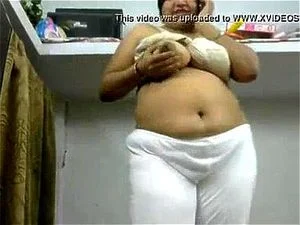 Granny fisting thumbnail